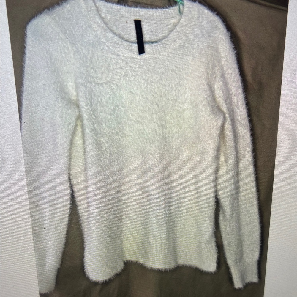 Gaiam White Fuzzy, Soft,Crew Neck Sweater XS CREAMY CoTTON Like Feel Yoga Ready
